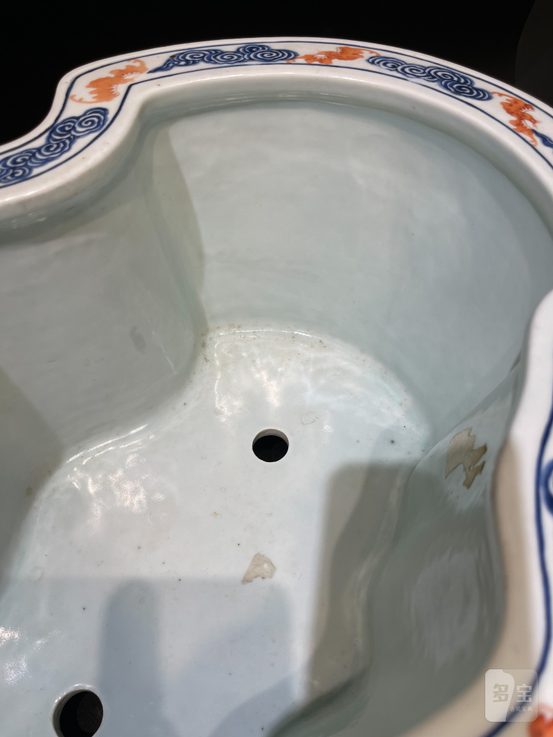 清光绪 青花矾红云蝠纹蝠形大花盆 - 图7